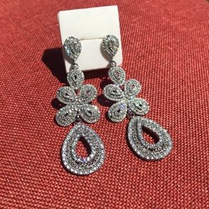 💎 Sparkle Dangle Earrings💎